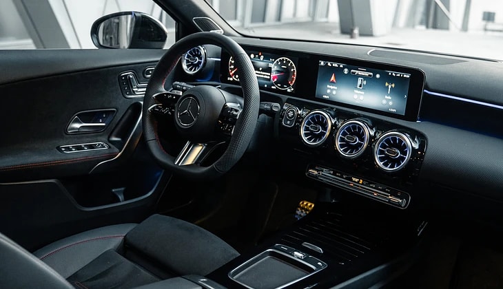 Habitacle de la Mercedes-Benz A200 AMG Line : double écran et aérateurs