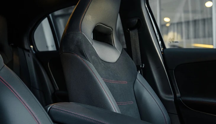 Siège sport à surpiqûres rouges de la Mercedes-Benz A200 AMG Line